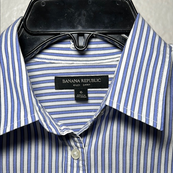 Banana Republic Blue and White Casual Button Down Shirt - Picture 2 of 9